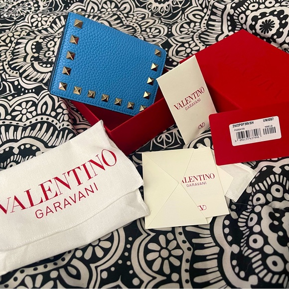BNWT Valentino Rock stud wallet in 097 Denim. - Picture 13 of 16